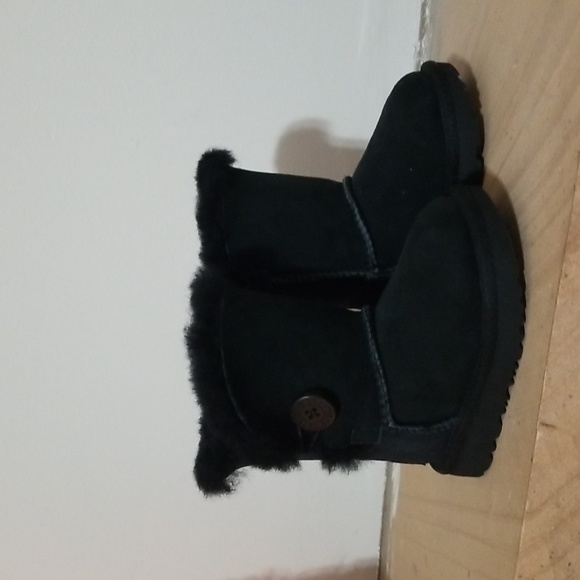 NEW! UGG Bailey Button II Toddler sz 6 NWT - Picture 1 of 8